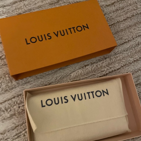 Full inclusion LIMITED EDITION Louis Vuitton 100% Authentic Rose Tote and Wallet - Picture 4 of 8